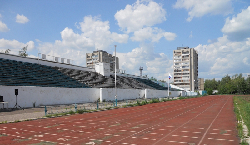 Искусственный газон на стадионе «Капролактамовец» в Дзержинске уложат к концу июля - фото 1